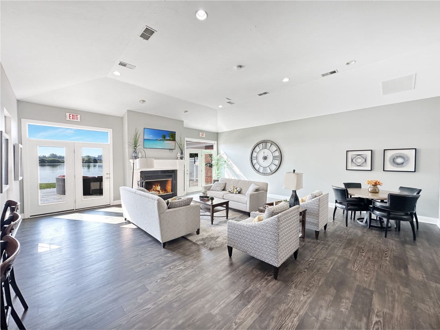 Evansville House: 702 Beachfront Dr