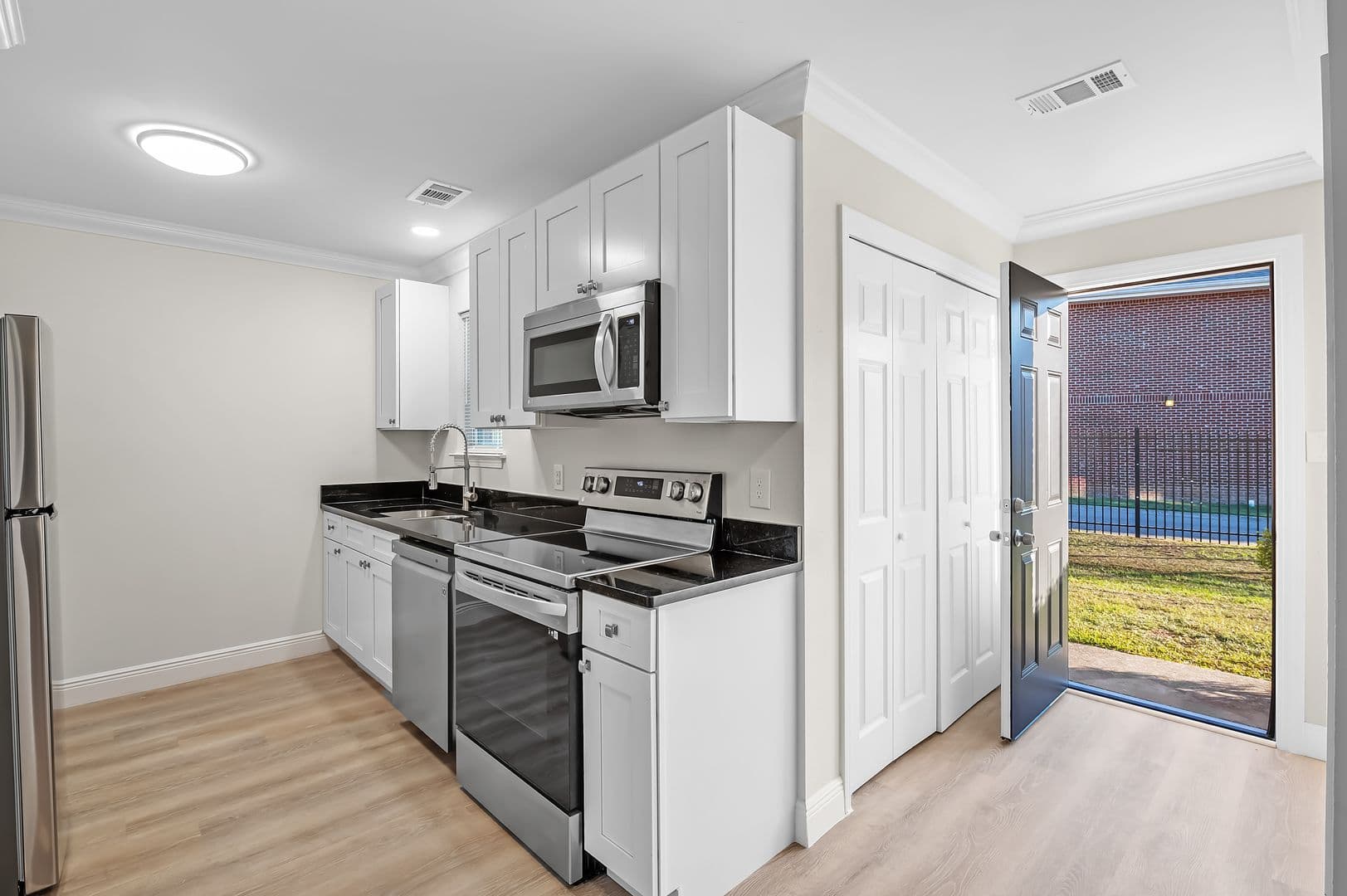 Robertsdale House: 22611 Mattingly Street