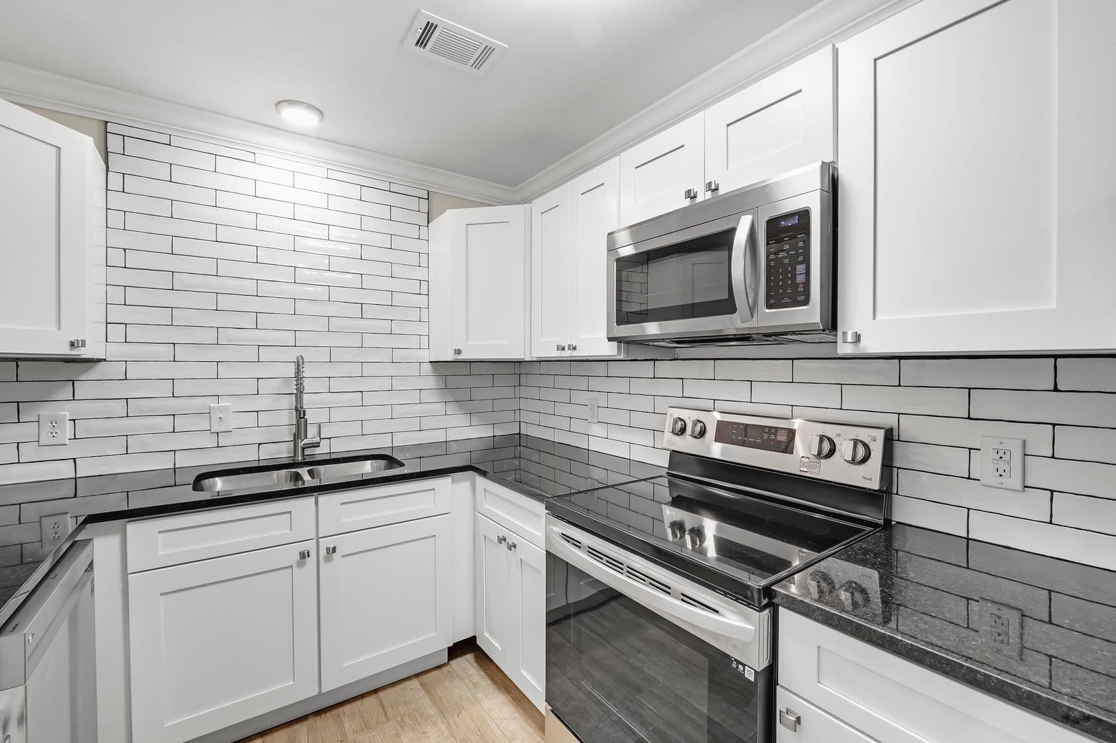 Robertsdale House: 22615 Mattingly Street