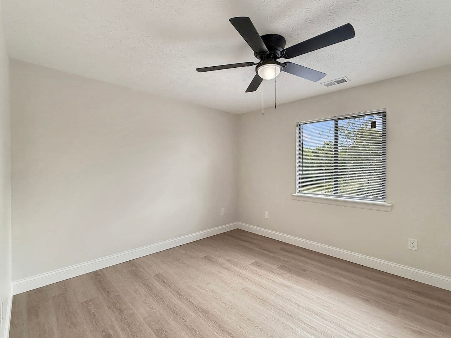 Newburgh House: 4152 Bell Road