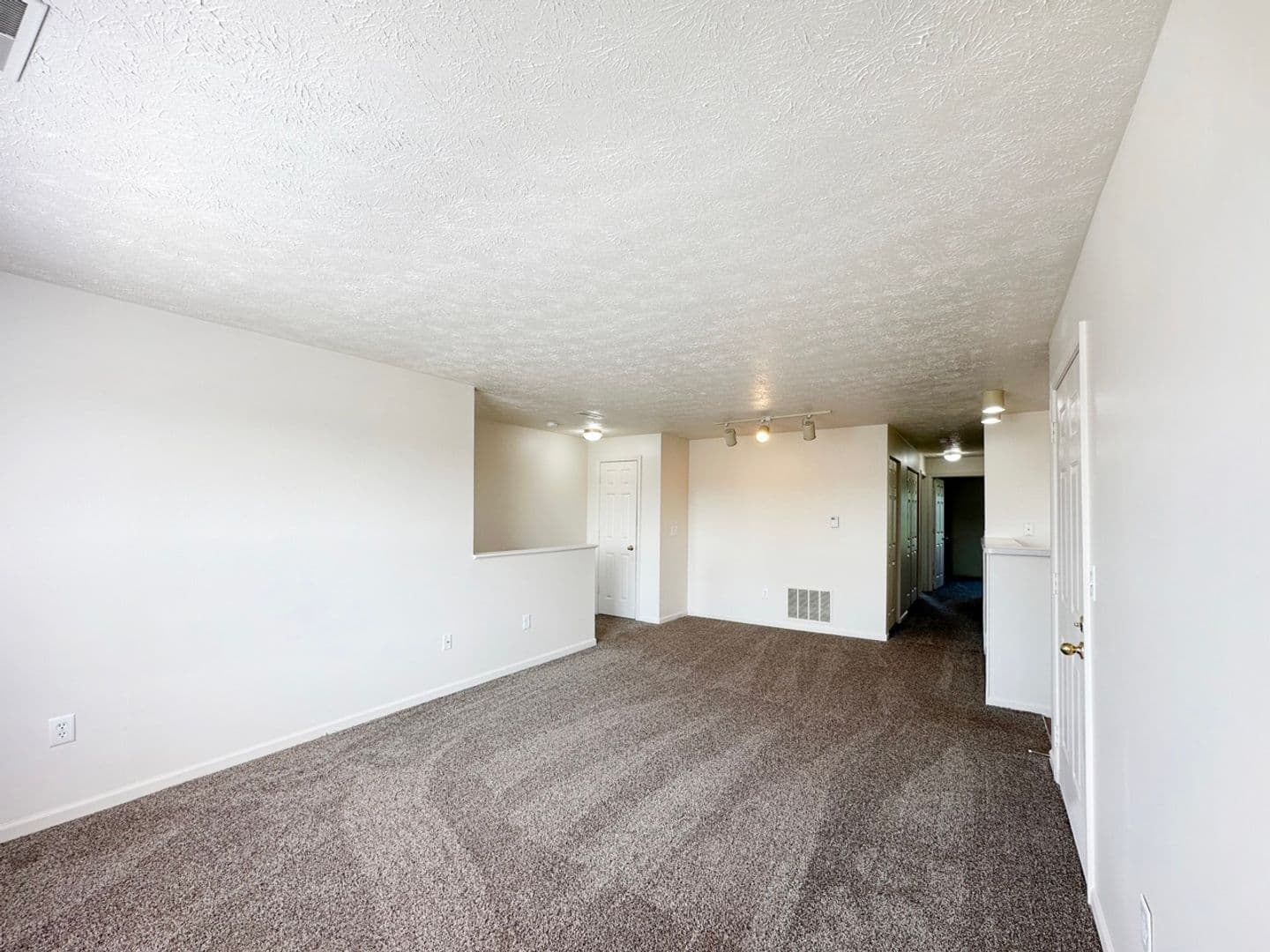 Adrian House: 174 Sand Creek Highway