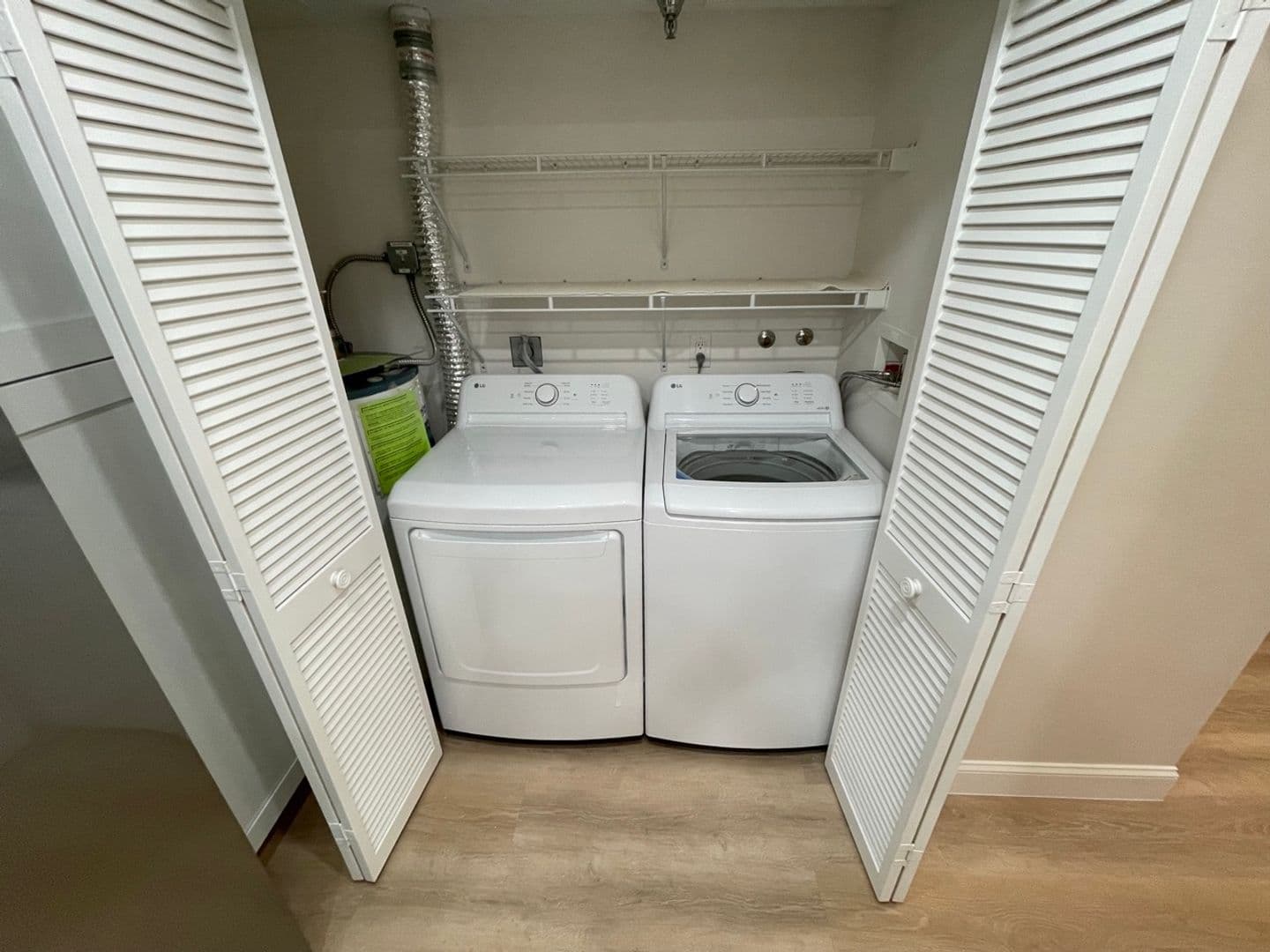 Osprey Apartment: 2090 S Tamiami Tr