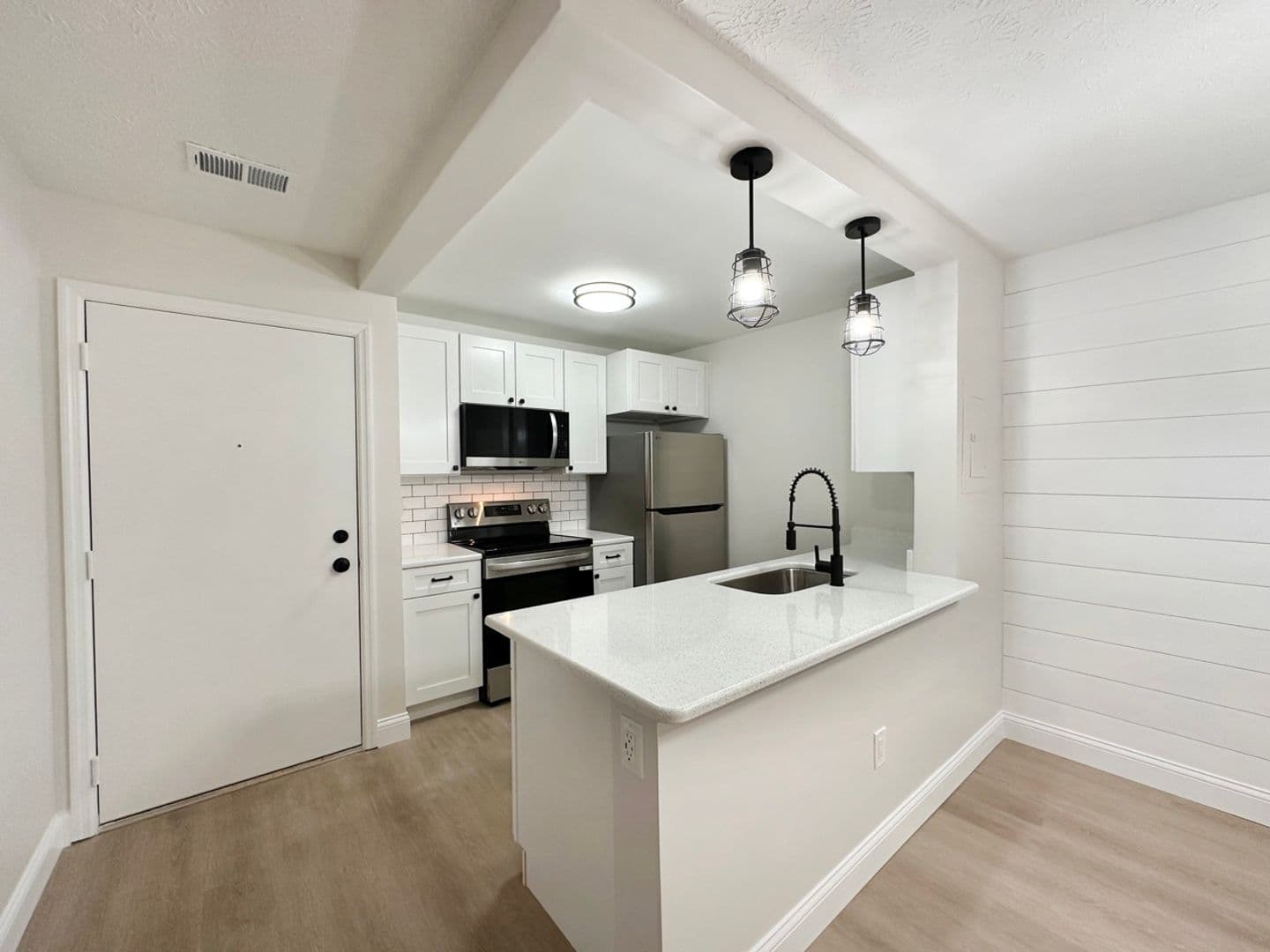 Newburgh House: 4154 Bell Rd