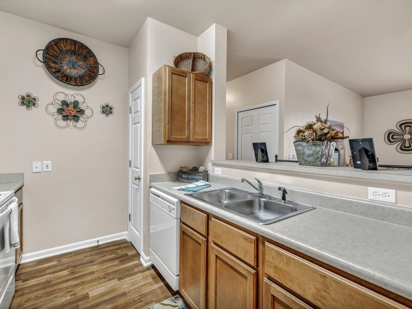 Newburgh House: 8582 Lincoln Ave