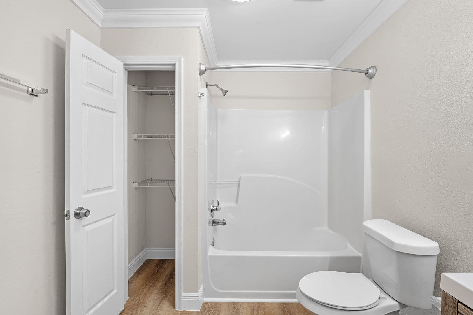 Robertsdale House: 22611 Mattingly Street