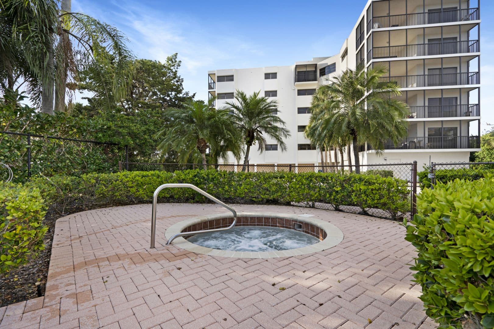 Osprey Apartment: 2090 S Tamiami Tr