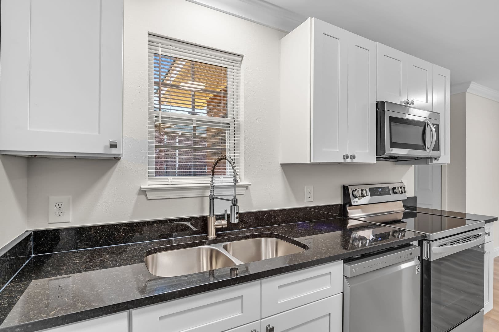 Robertsdale House: 22611 Mattingly Street