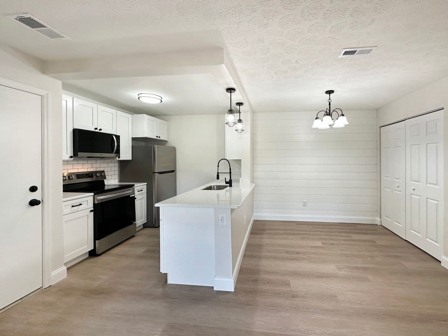 Newburgh House: 4154 Bell Rd