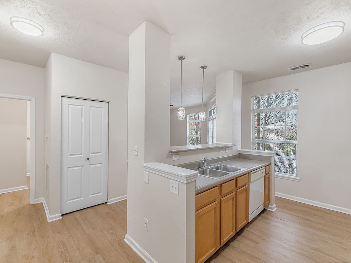 Evansville House: 702 Beachfront Dr