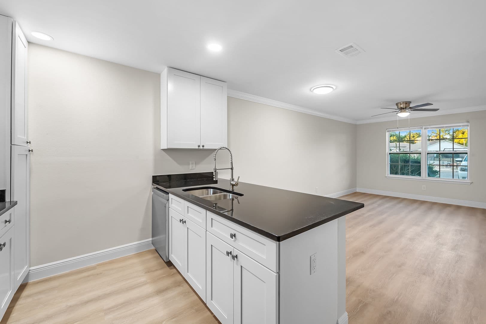 Robertsdale House: 22613 Mattingly Street