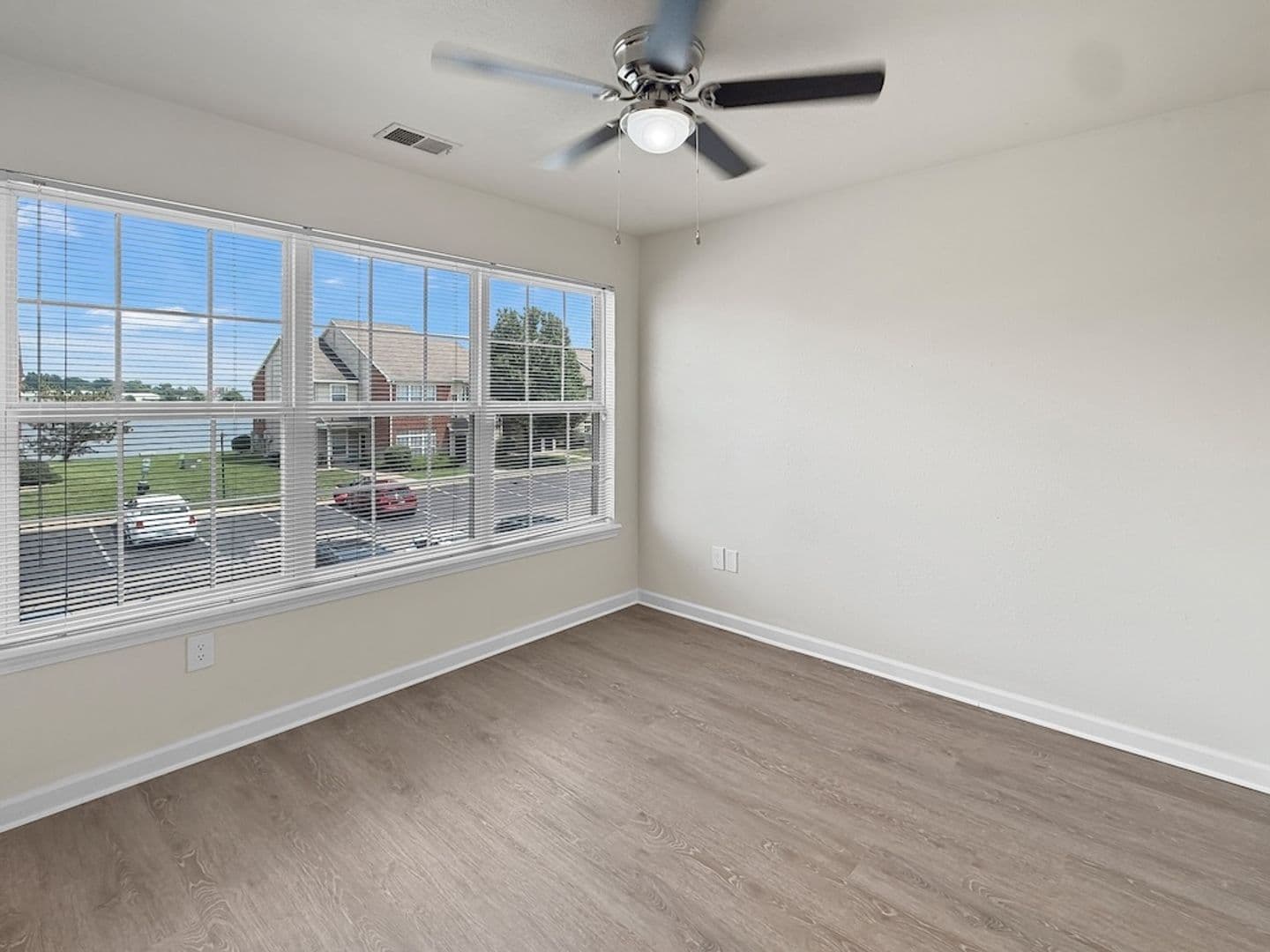 Evansville House: 705 Beachfront Dr