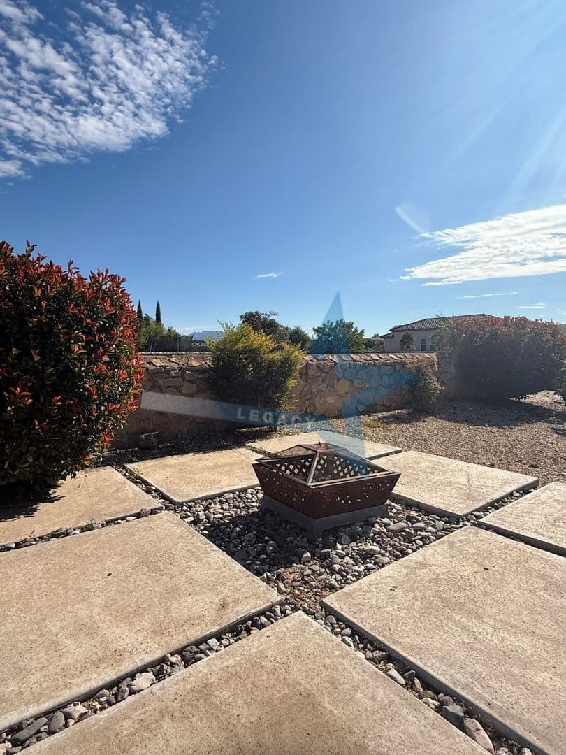 Las Cruces House: 1415 San Bonafacio