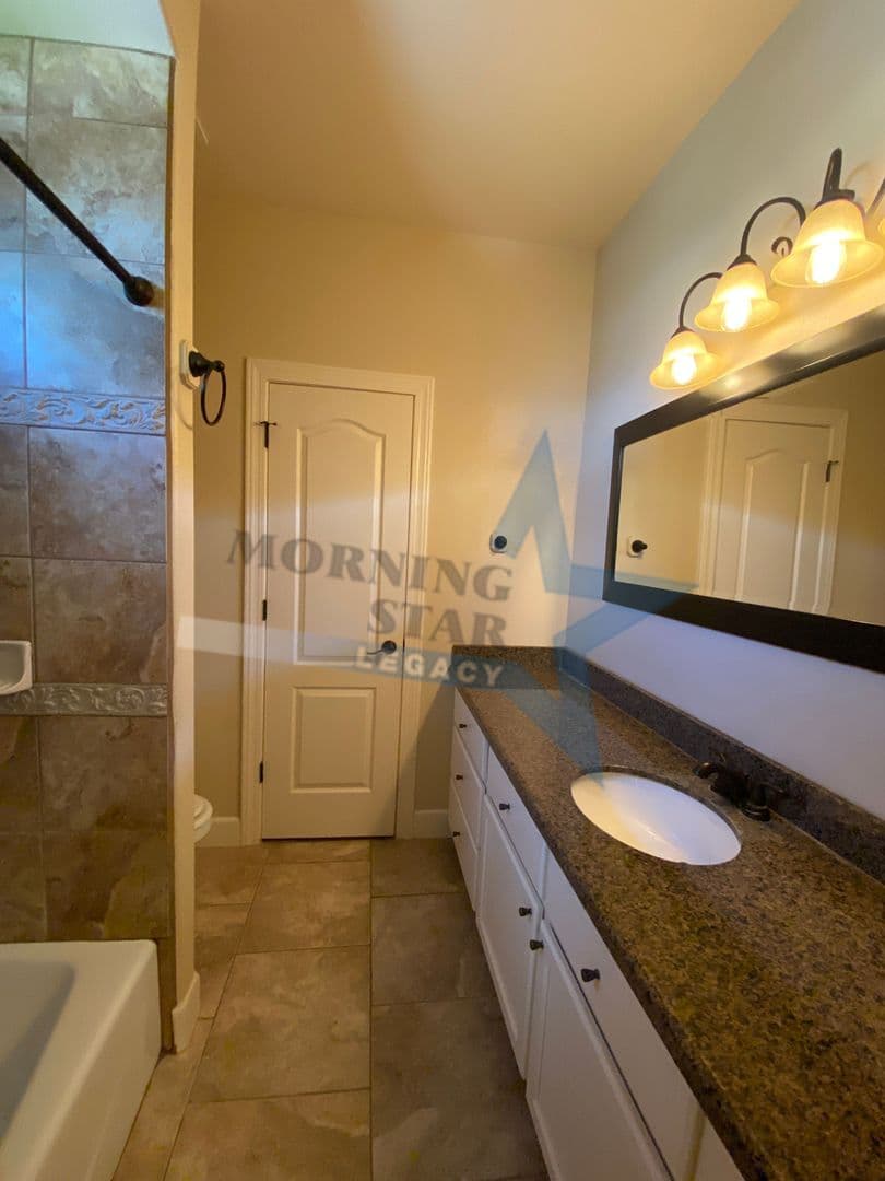 Las Cruces House: 1713 Ava Ave