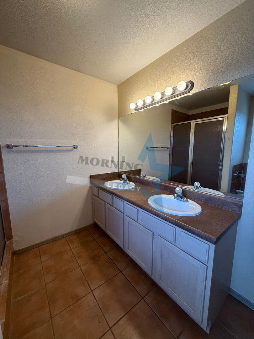 Las Cruces House: 3187 Athenian Way