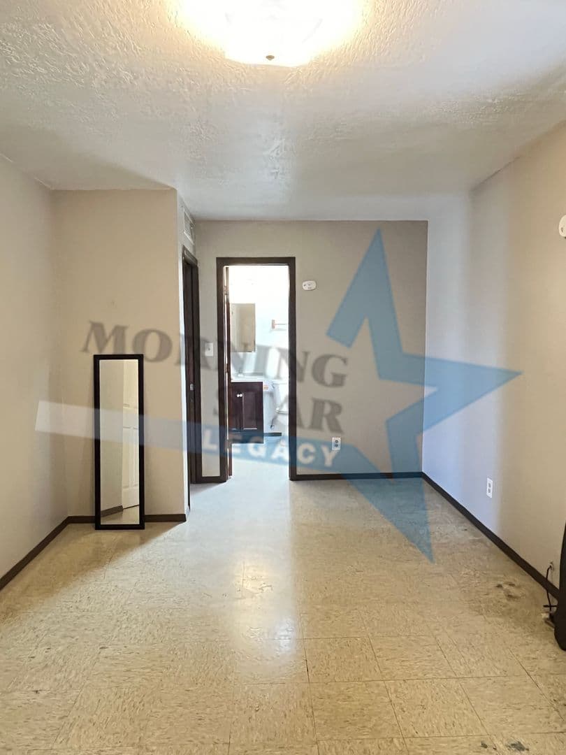 Las Cruces Apartment: 2325 College St