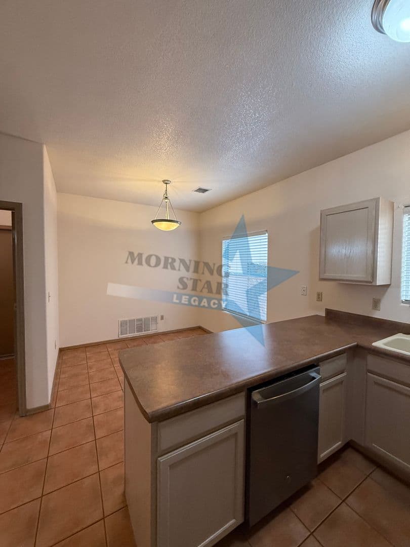 Las Cruces House: 3187 Athenian Way