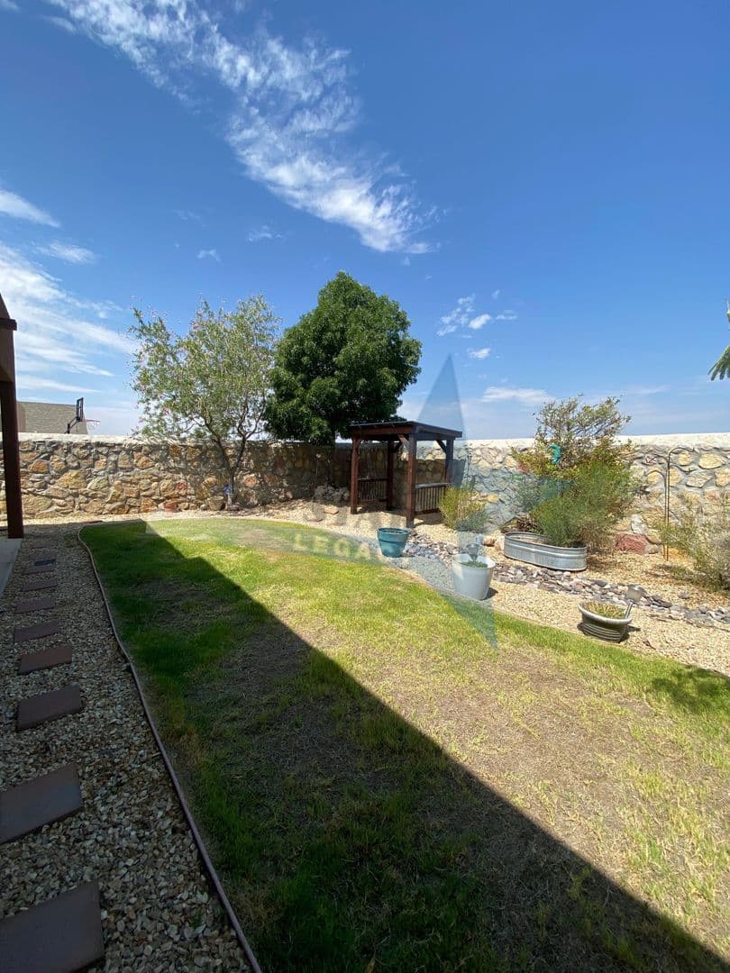 Las Cruces House: 1713 Ava Ave
