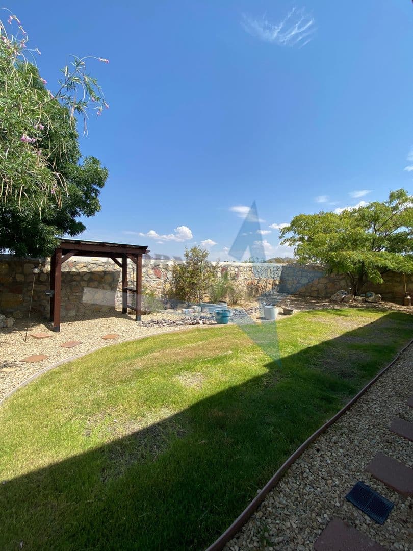 Las Cruces House: 1713 Ava Ave
