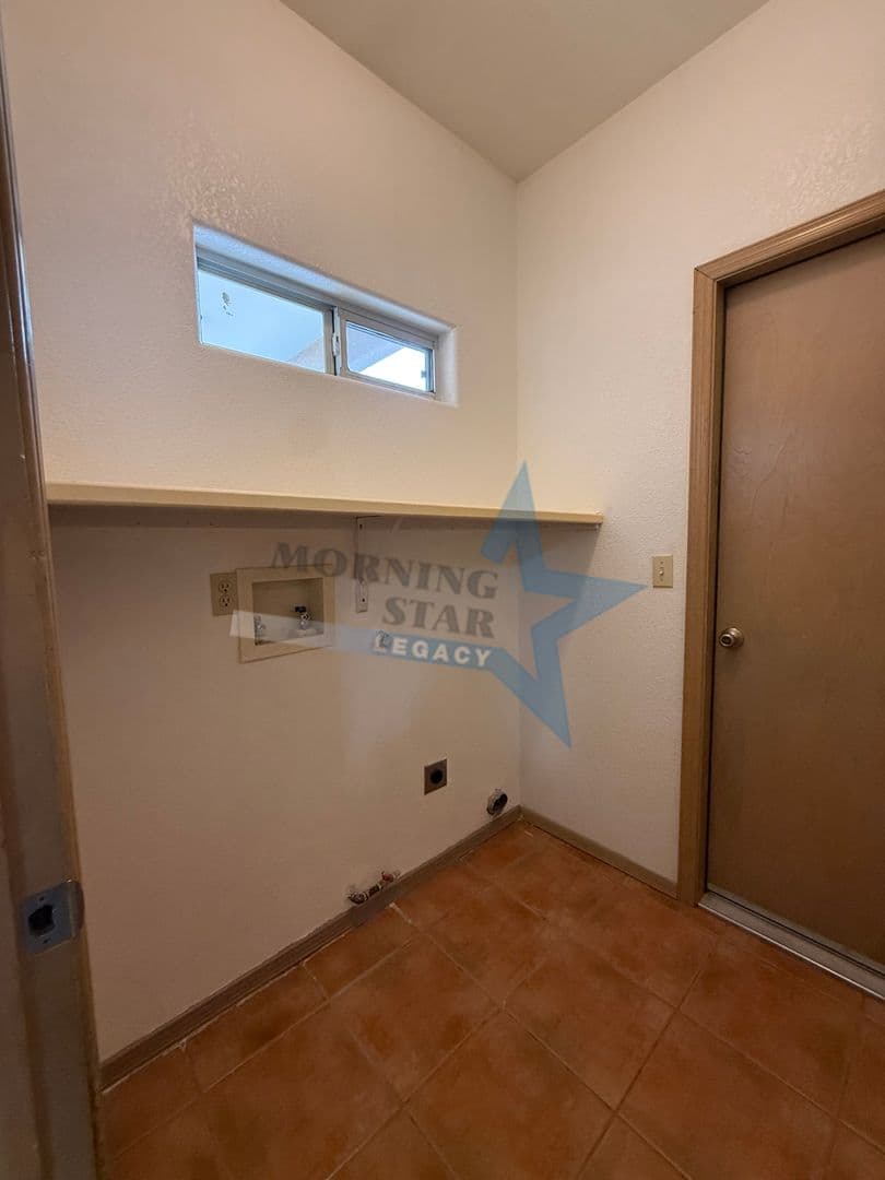 Las Cruces House: 3187 Athenian Way