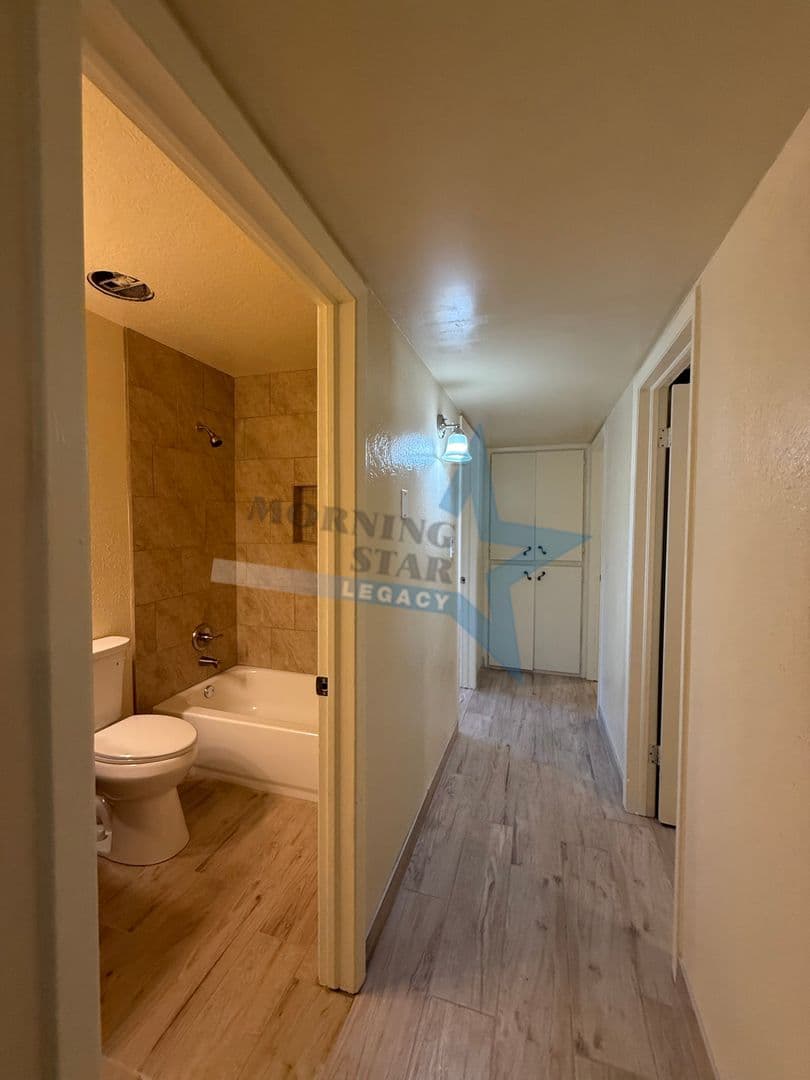Las Cruces House: 1954 Redwood St