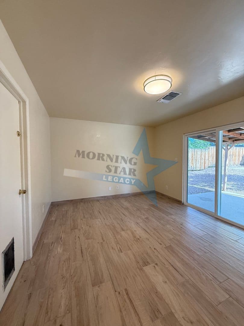 Las Cruces House: 1954 Redwood St