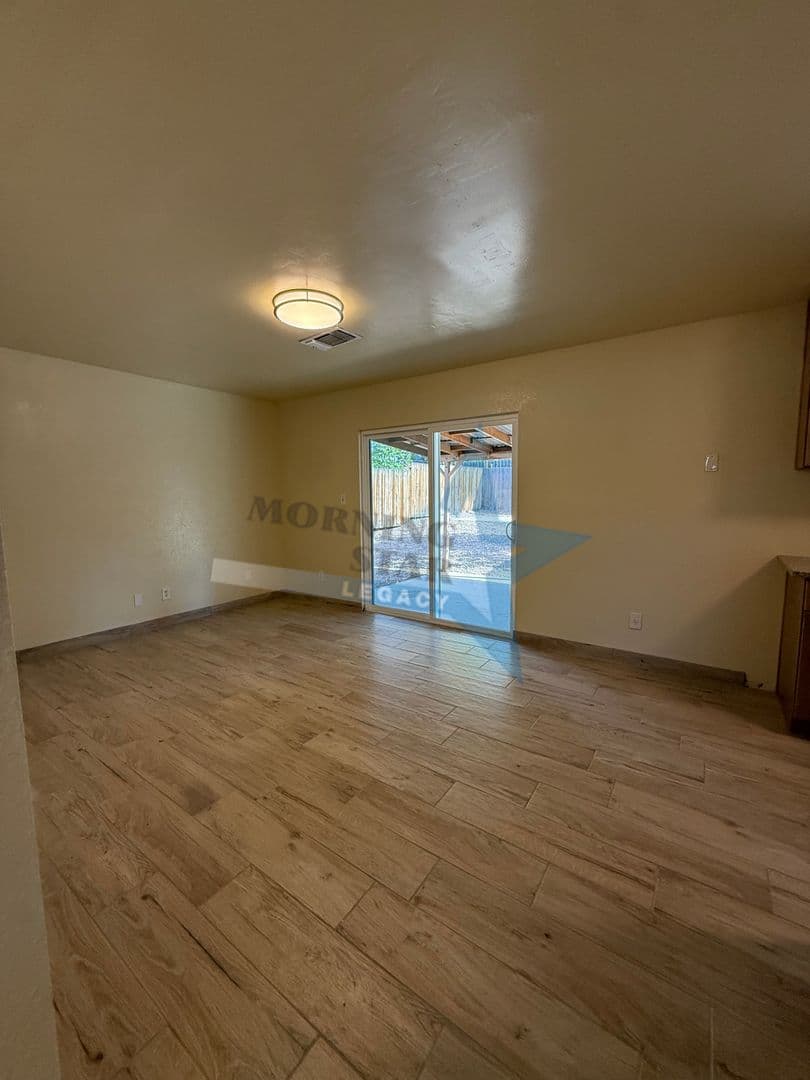 Las Cruces House: 1954 Redwood St