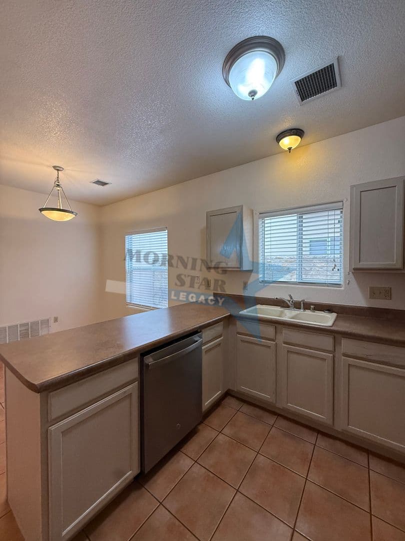 Las Cruces House: 3187 Athenian Way