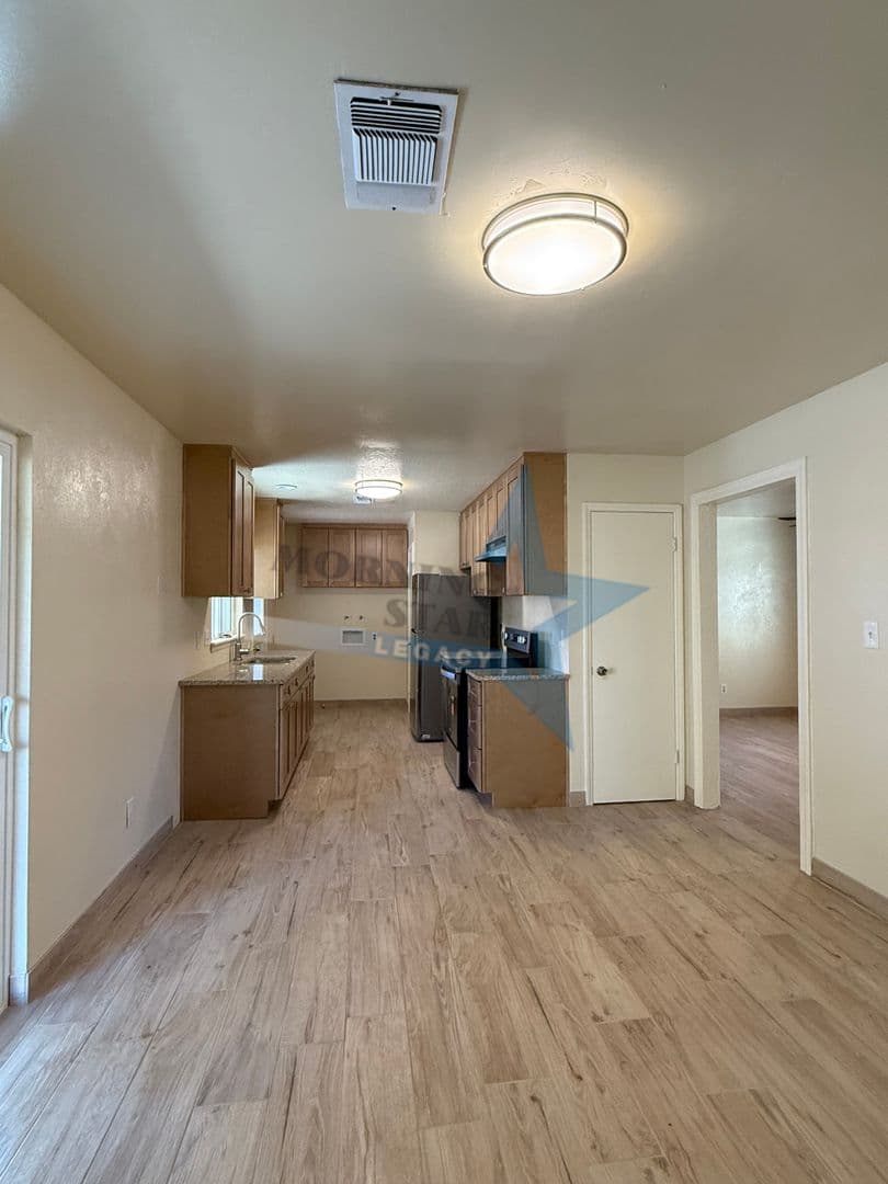 Las Cruces House: 1954 Redwood St