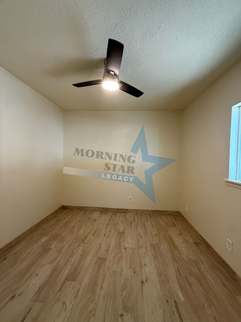 Las Cruces House: 1954 Redwood St