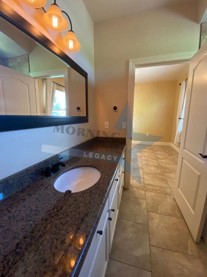 Las Cruces House: 1713 Ava Ave