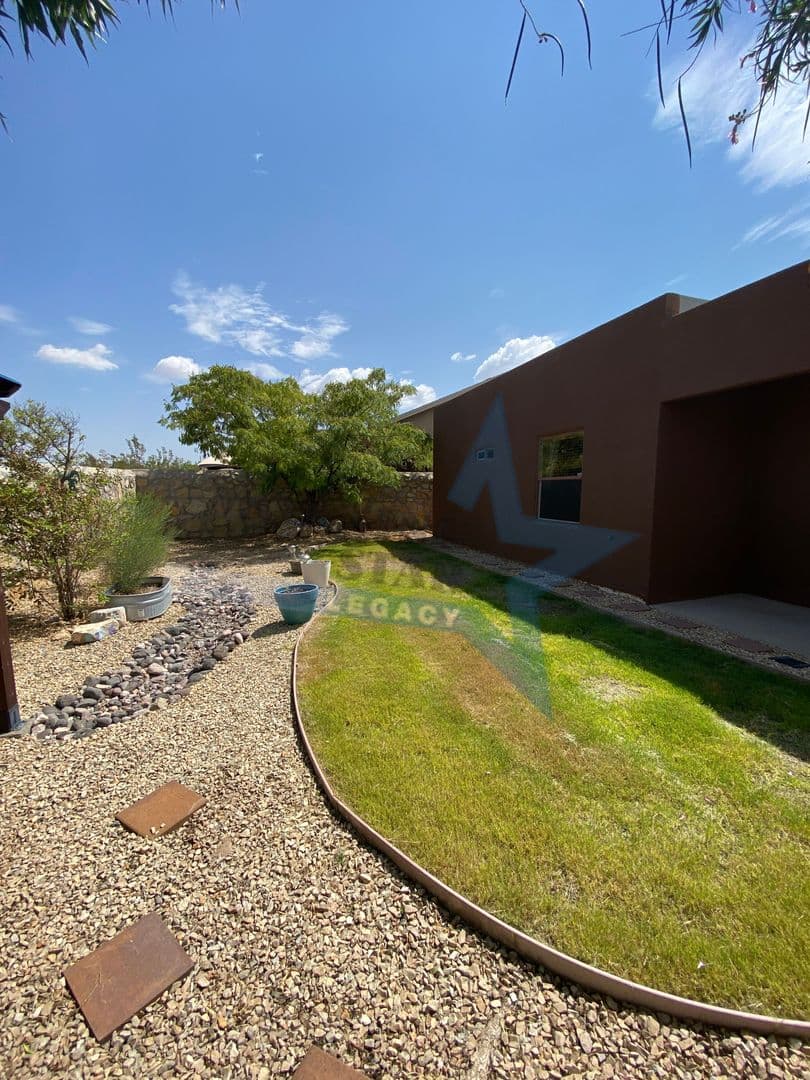 Las Cruces House: 1713 Ava Ave