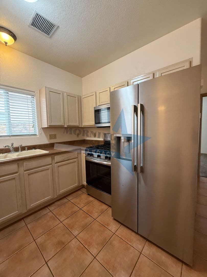 Las Cruces House: 3187 Athenian Way