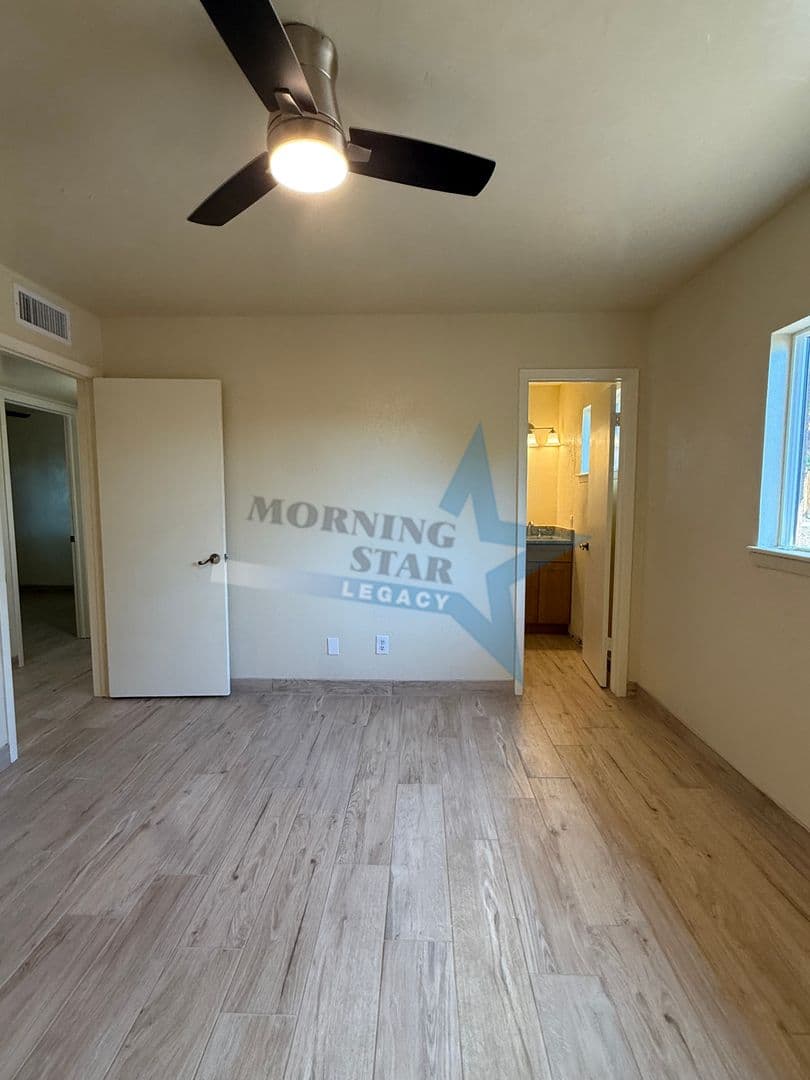 Las Cruces House: 1954 Redwood St