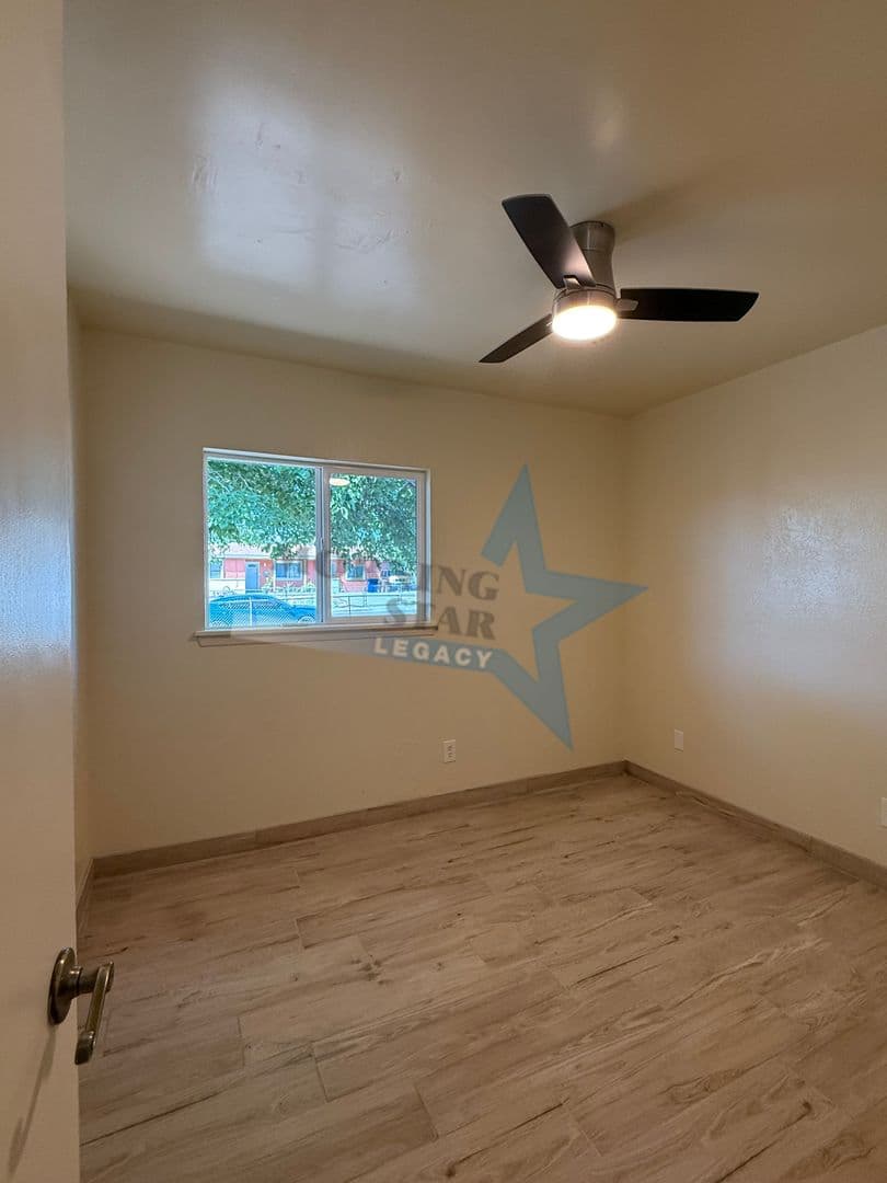 Las Cruces House: 1954 Redwood St