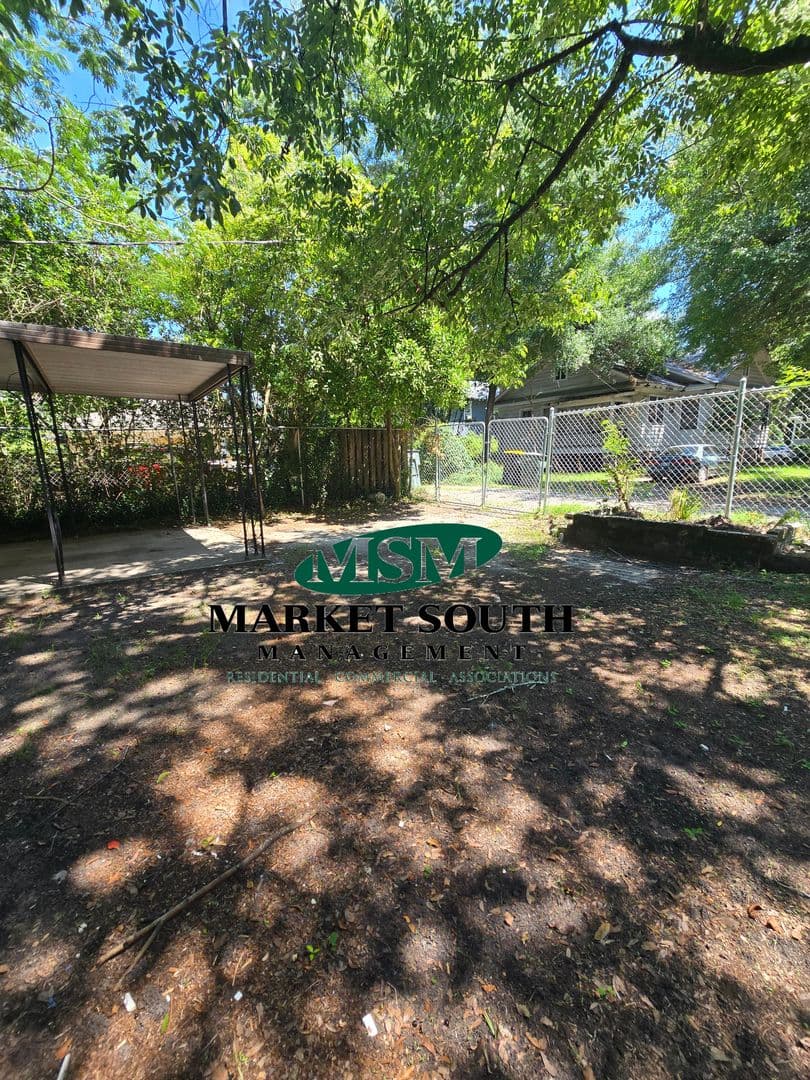 Savannah House: 7 E. Victory Drive