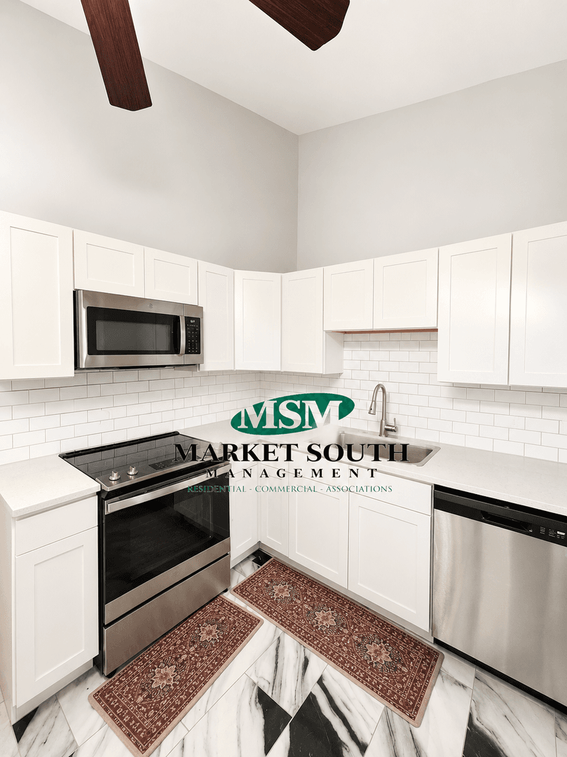 Savannah House: 738 E. Anderson Street