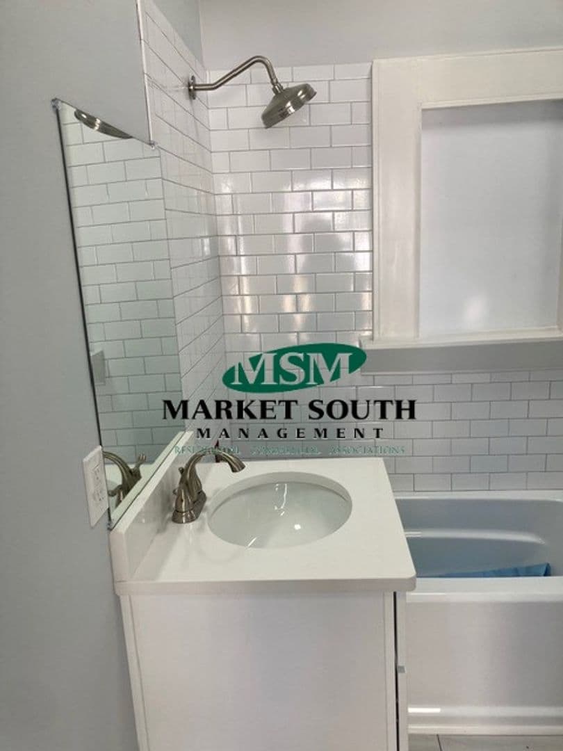 Savannah Apartment: 1415 Habersham Street