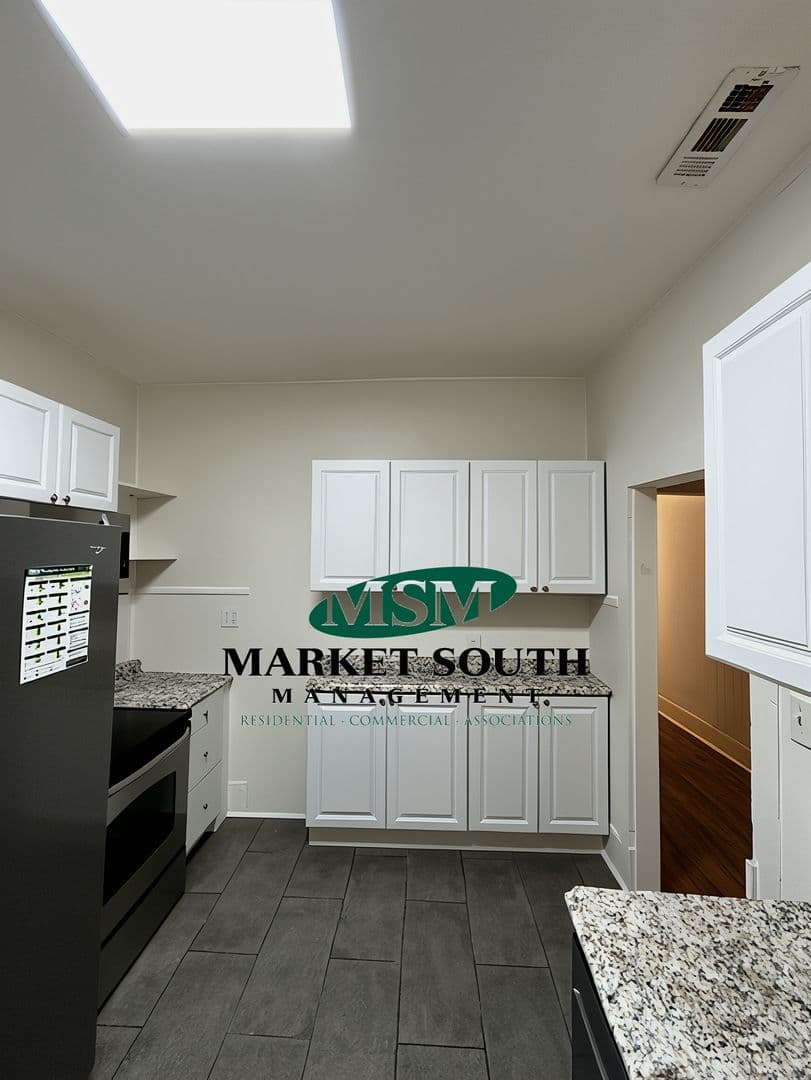 Savannah Apartment: 404 E. 31st Street