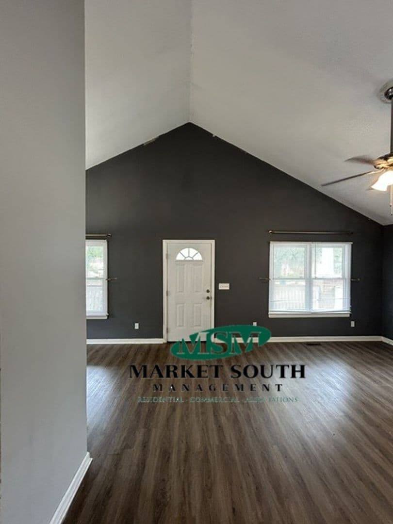 Savannah House: 738 E. Anderson Street