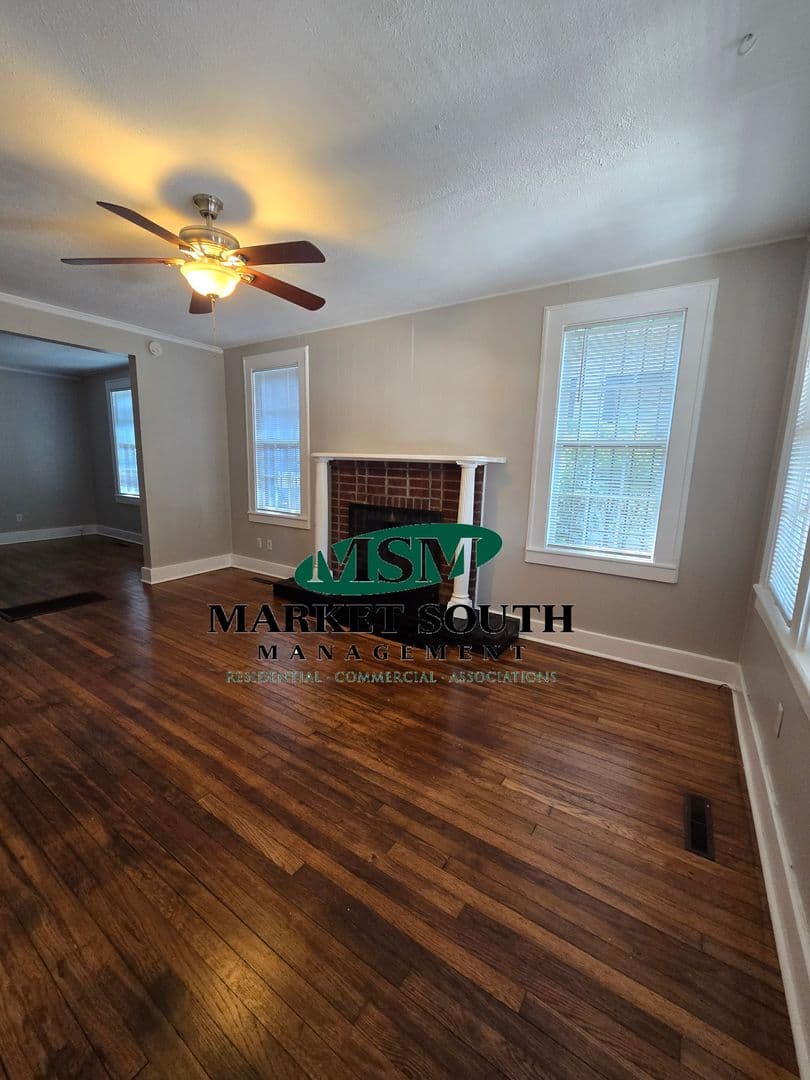 Savannah House: 7 E. Victory Drive