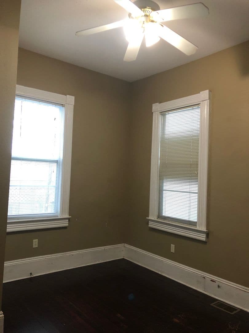 Savannah House: 2008 Habersham Street