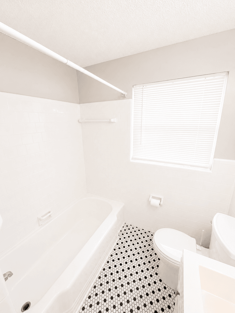Savannah Apartment: 4 West 53rd Street