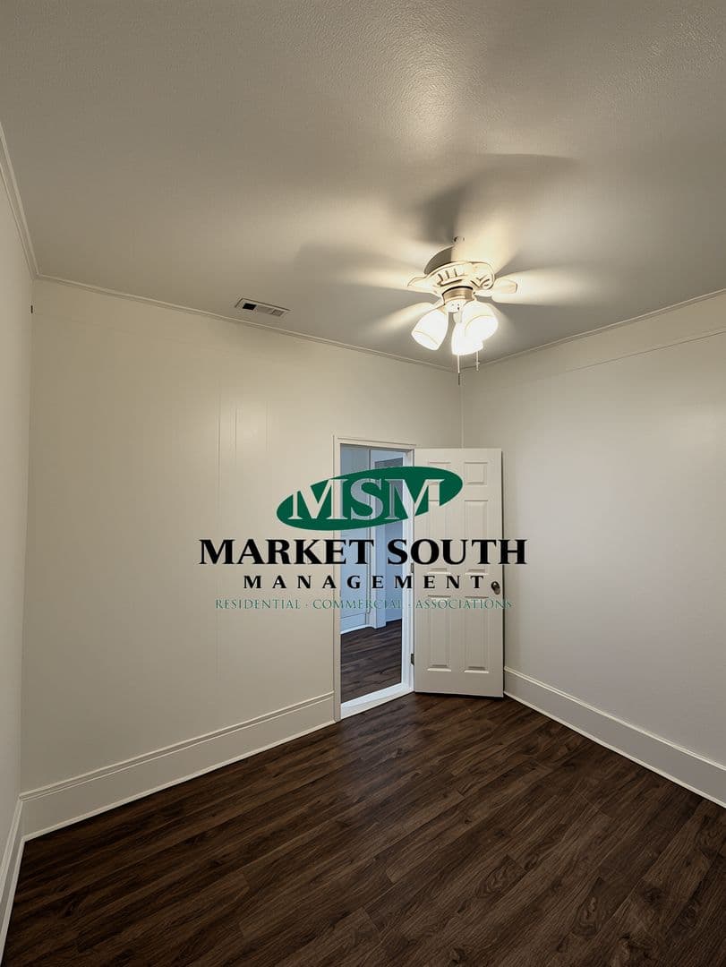Savannah Apartment: 404 E. 31st Street