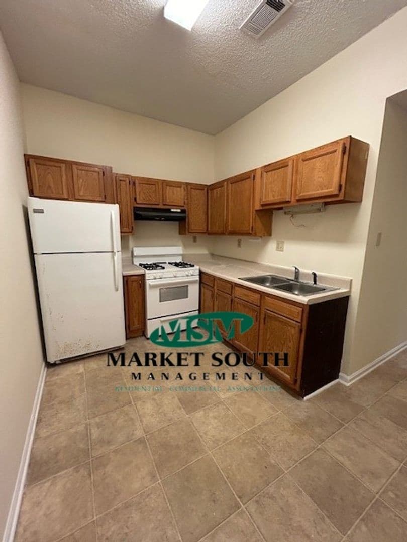 Savannah Apartment: 212 E Anderson Street