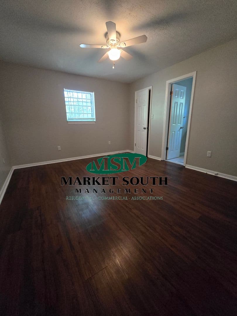 Savannah House: 7 E. Victory Drive