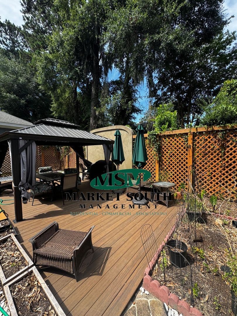 Savannah House: 12 Ardsley Court