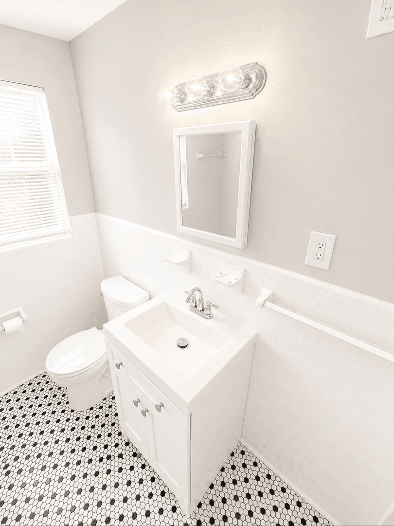 Savannah Apartment: 4 West 53rd Street