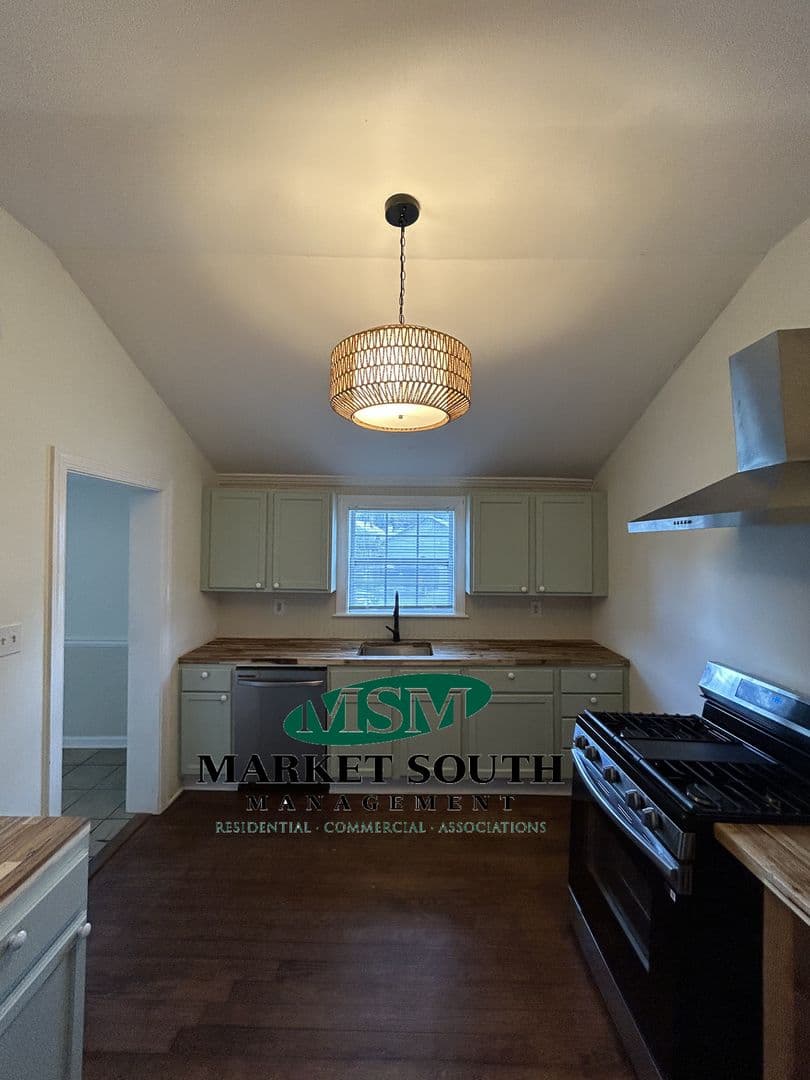 Savannah House: 1705 Elgin Street