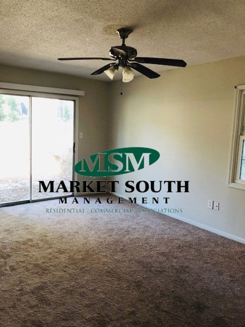 Savannah House: 306 Sandy Springs Road