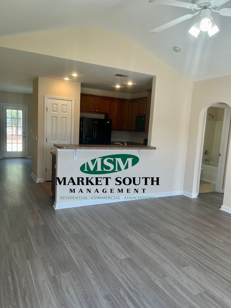 Savannah House: 48 Twin Oaks Place